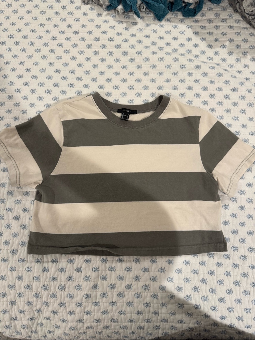 Forever 21 Striped Cropped Tee in Cream and Olive